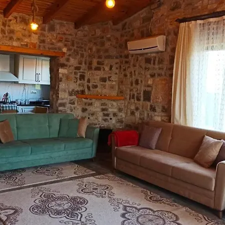 Tas Ev فتحية